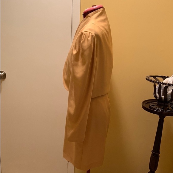 Elegant Tailor made Sleeveless Dress with Cropped Jacket - Picture 3 of 15